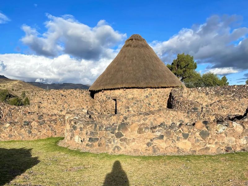 Raqchi-arqueological-site.jpg