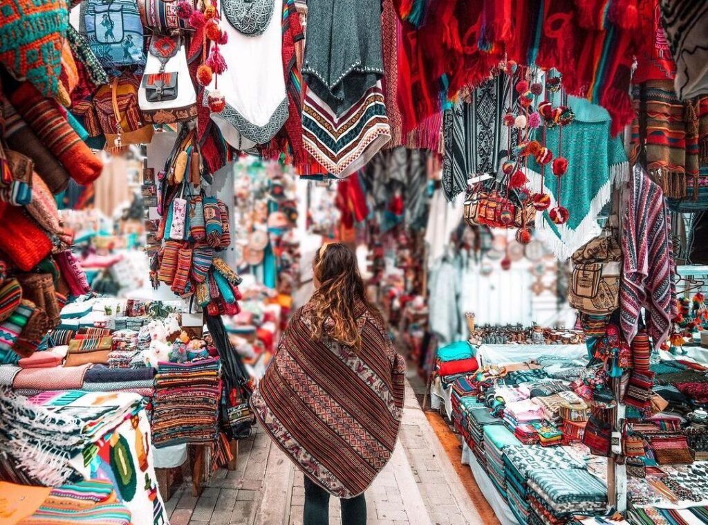 Handicraft Market in Aguas Calientes: What to Buy & Tips